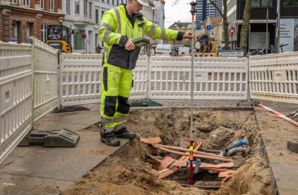 Landmåler måler vandledninger for Aarhus Vand